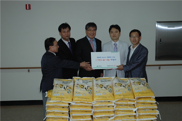 사랑의 쌀 나눔 전달식（2009.08.06）